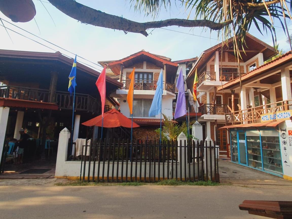 Blue Horizon Beach Hotel Тангалла Экстерьер фото