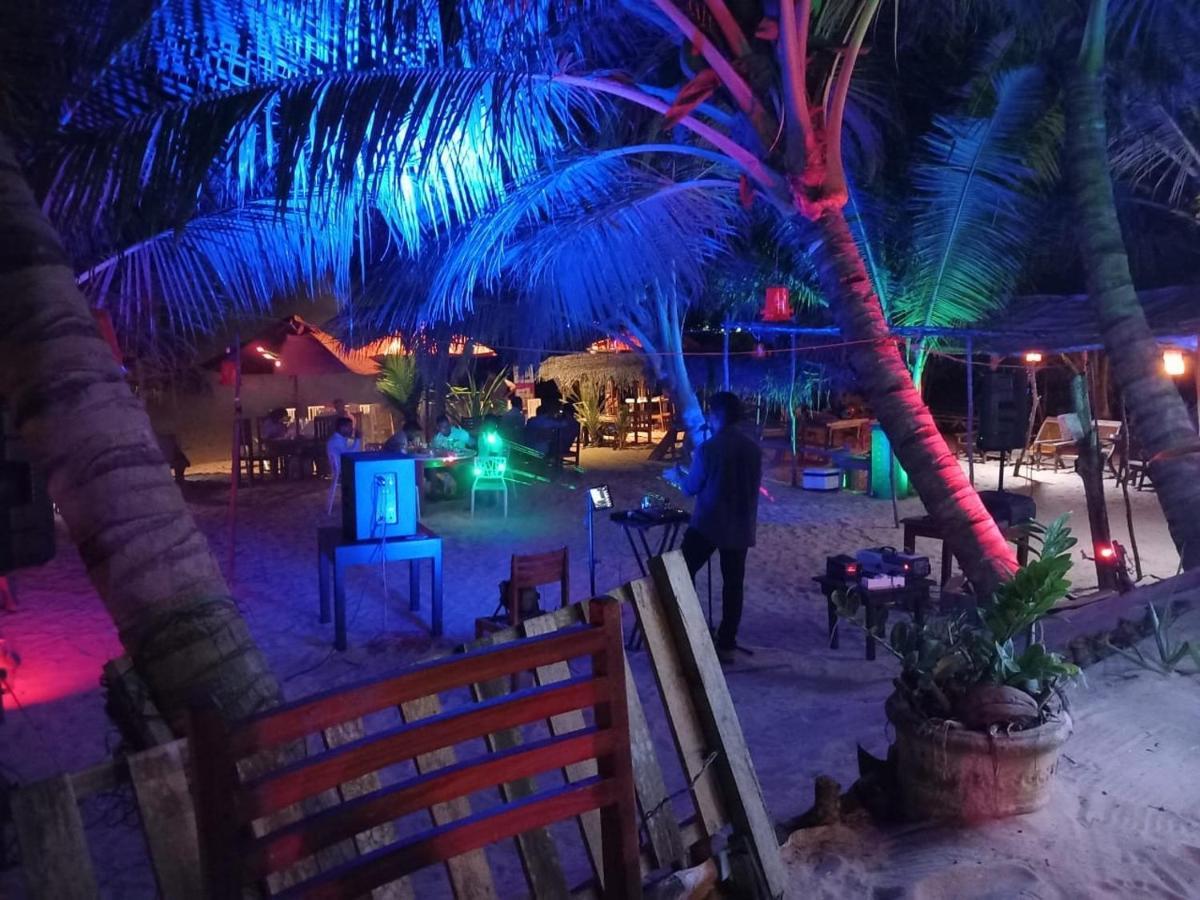 Blue Horizon Beach Hotel Тангалла Экстерьер фото