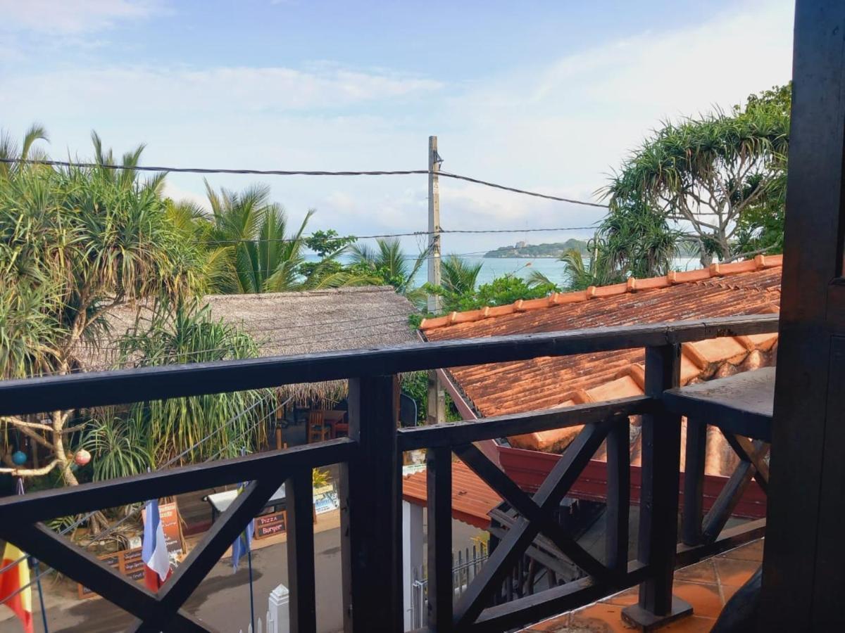 Blue Horizon Beach Hotel Тангалла Экстерьер фото