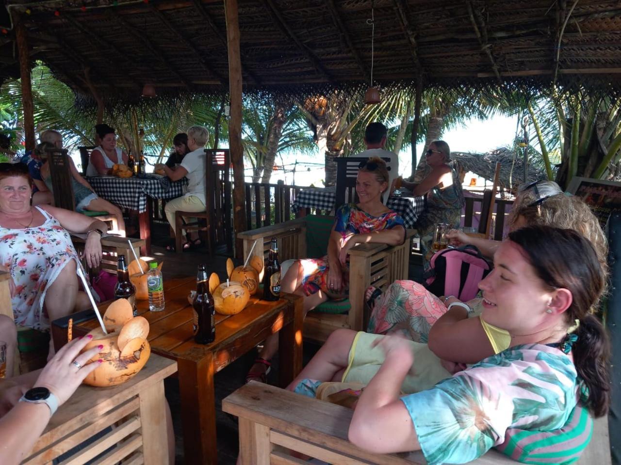 Blue Horizon Beach Hotel Тангалла Экстерьер фото