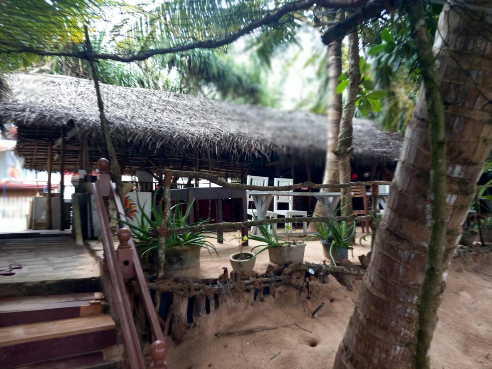 Blue Horizon Beach Hotel Тангалла Экстерьер фото